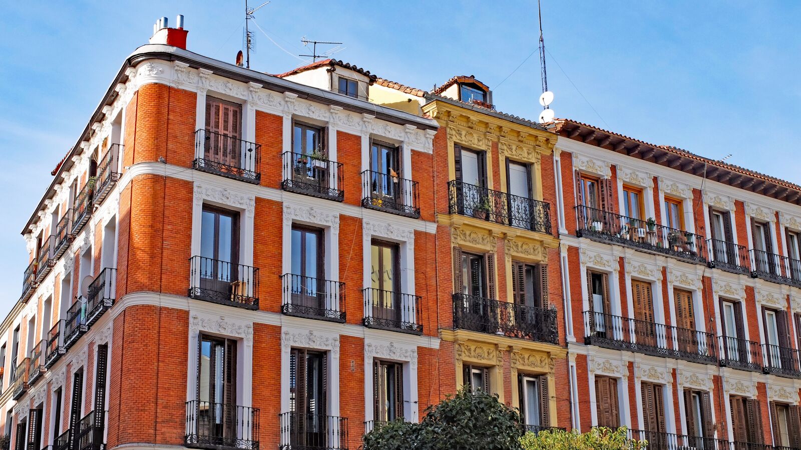 Fujifilm X30 sample photo. Madrid, building, city photography