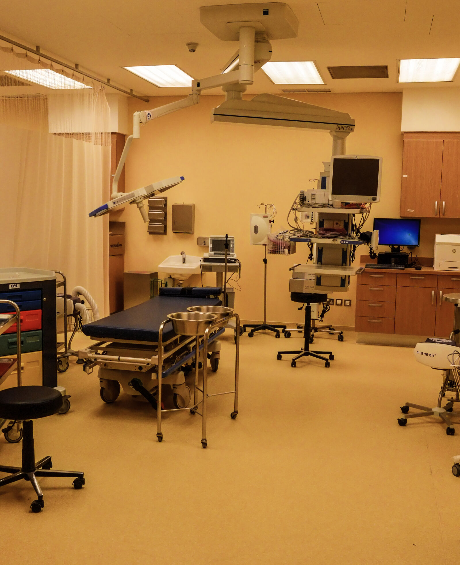 Nikon D3200 sample photo. Hospital, medical, care, new photography