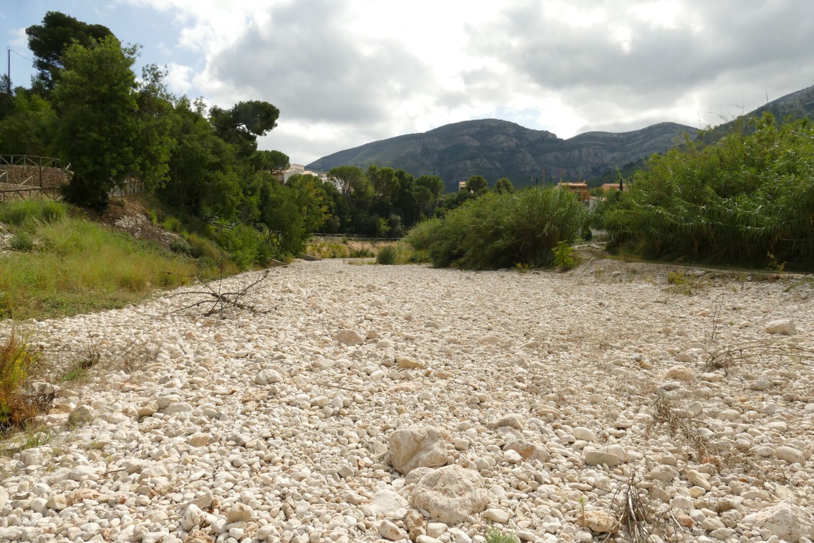 Panasonic Lumix DMC-FZ1000 sample photo. River, riverbed, dry photography