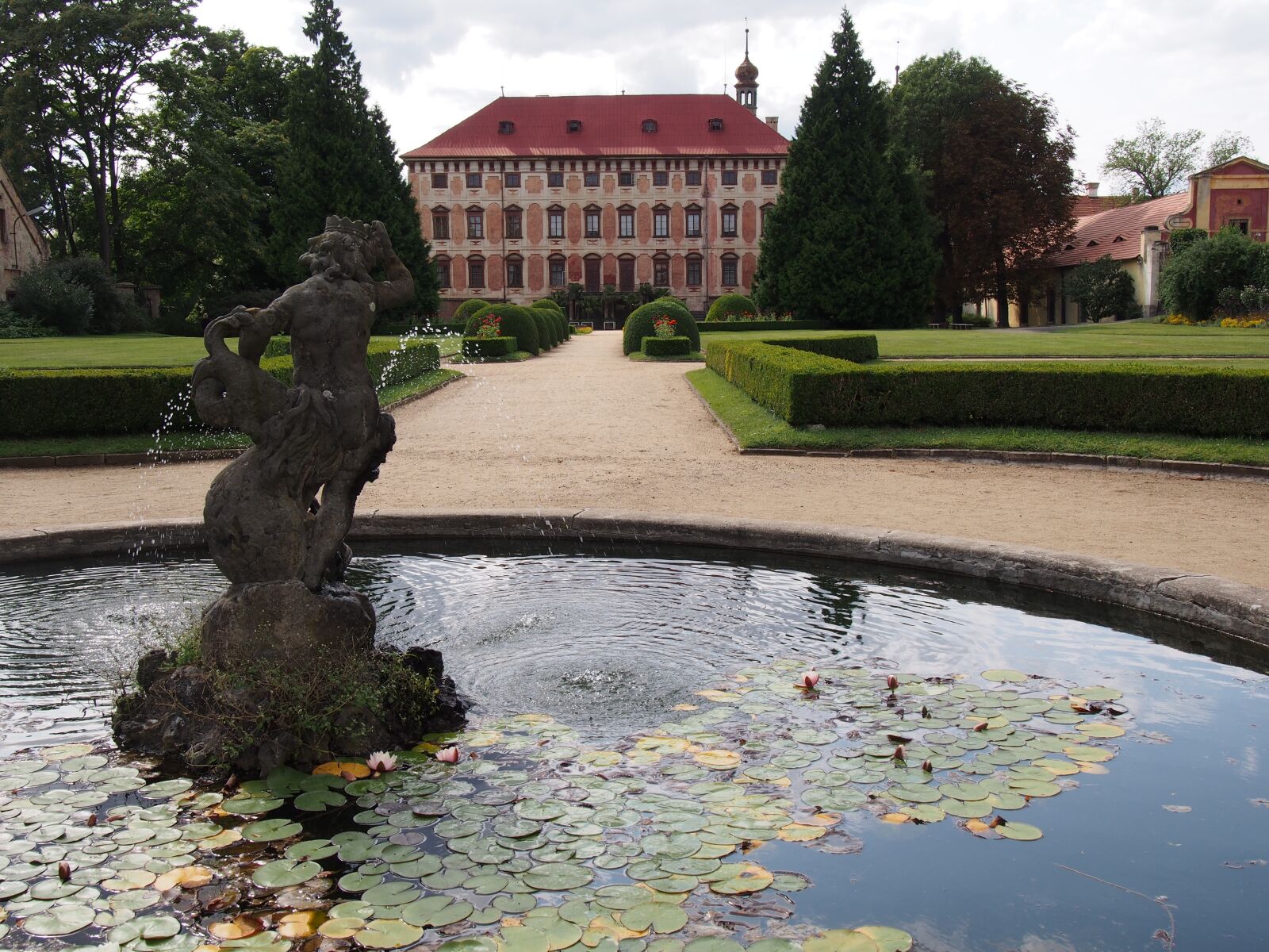 Olympus PEN E-PL6 sample photo. Castle, monument, garden photography