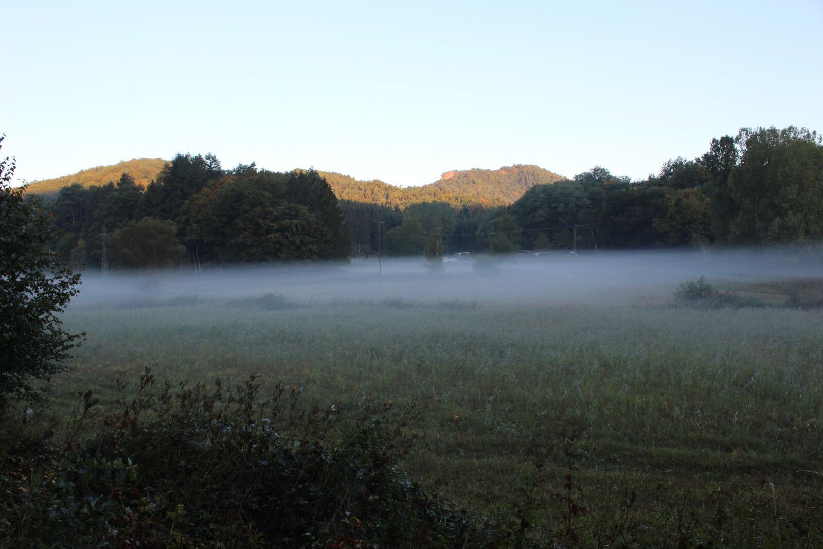 Canon EOS 1300D (EOS Rebel T6 / EOS Kiss X80) sample photo. Morning mist, landscape, autumn photography