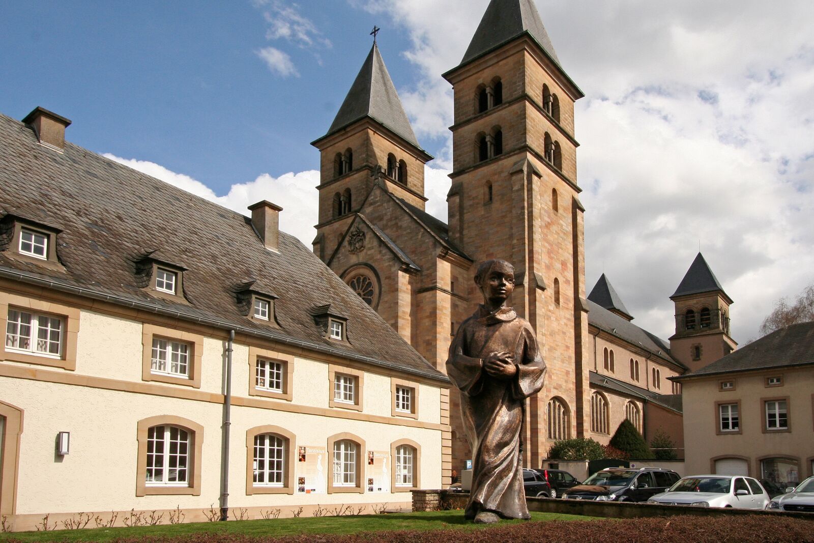 Canon EOS 350D (EOS Digital Rebel XT / EOS Kiss Digital N) sample photo. Echternach, church, luxembourg photography