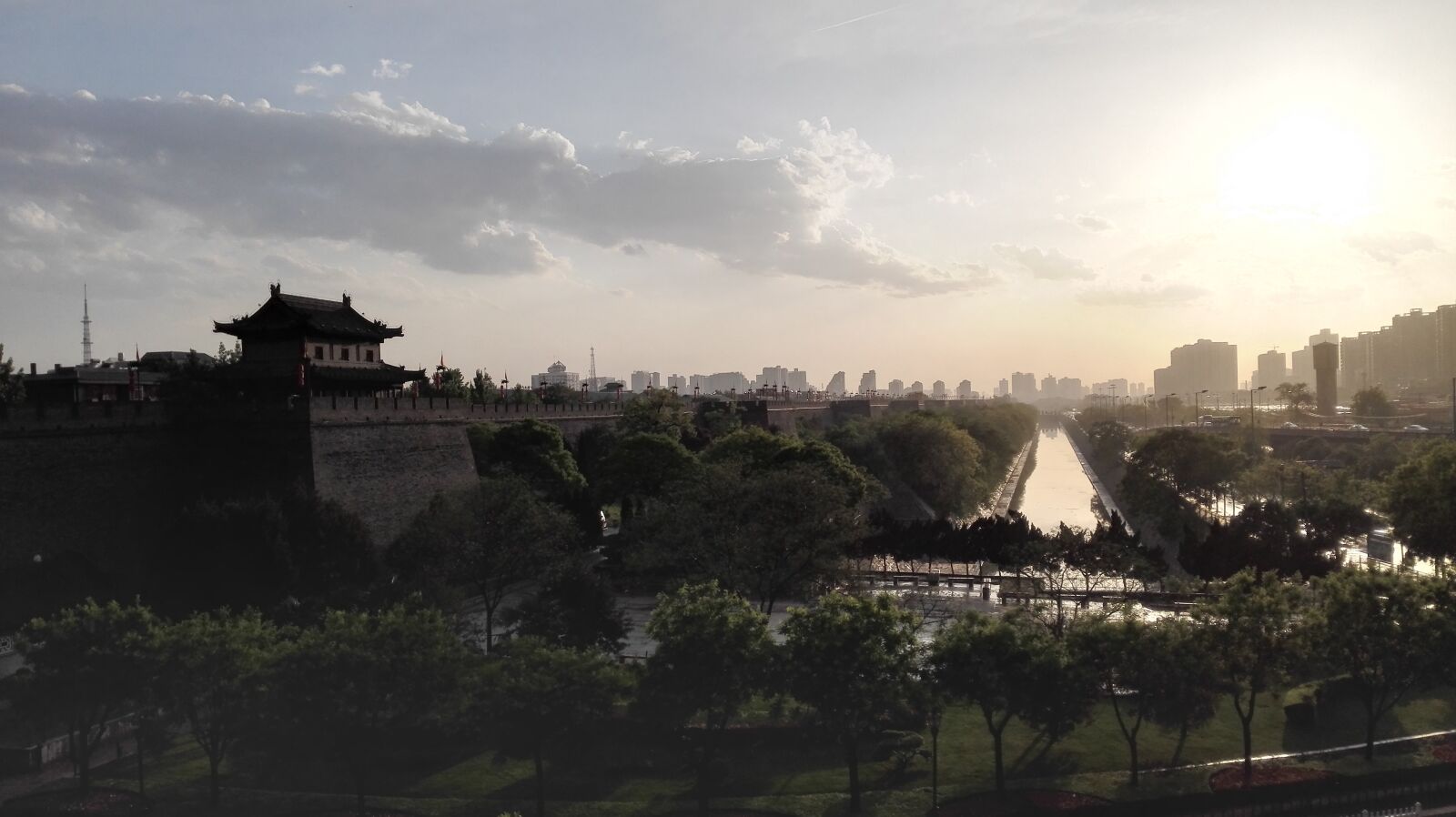 HUAWEI H60-L01 sample photo. Xi'an, the city walls photography