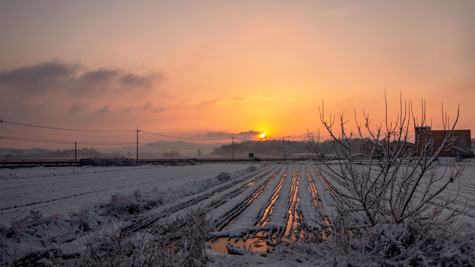 Canon EOS 70D + Canon EF-S 10-18mm F4.5–5.6 IS STM sample photo. Snow, sunrise, travel photography