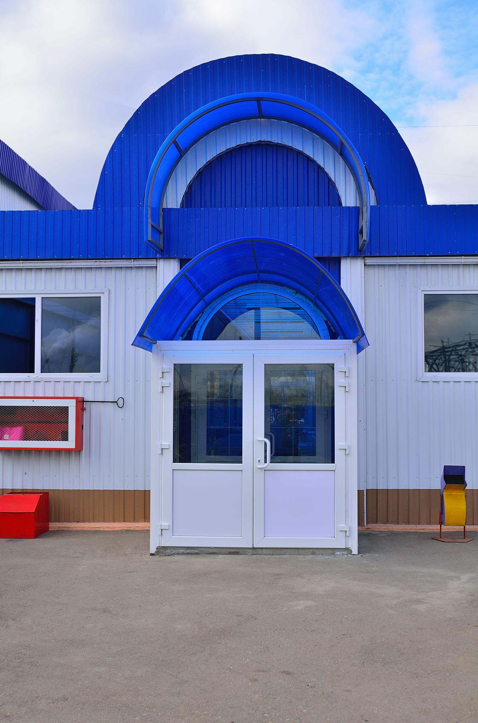 Nikon D7000 sample photo. Doors, architecture, shops photography