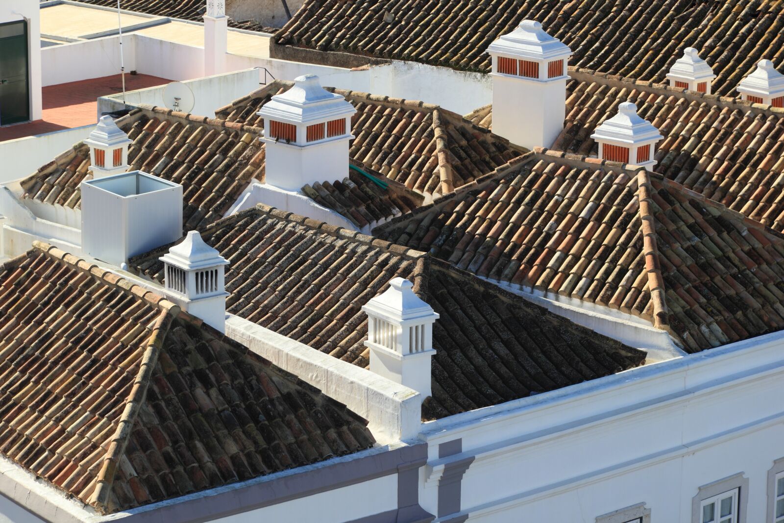 Canon EOS 550D (EOS Rebel T2i / EOS Kiss X4) sample photo. Portugal, faro, roof photography