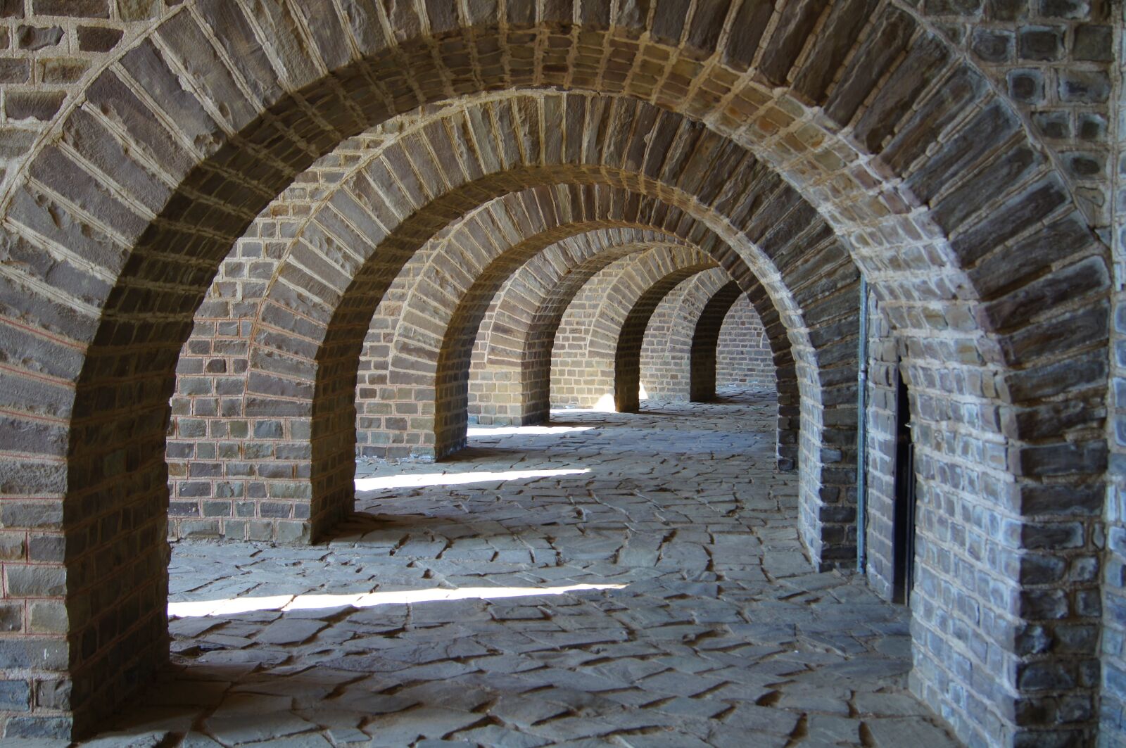 Sony SLT-A55 (SLT-A55V) sample photo. Arch, round arch, arches photography