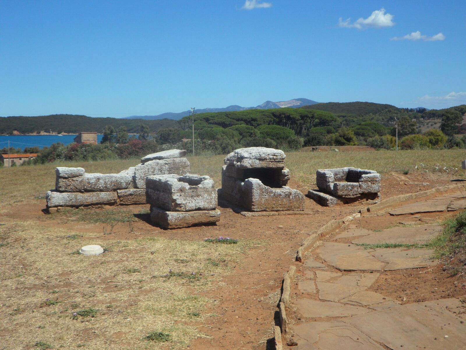 Samsung VLUU WB210, SAMSUNG WB210 sample photo. Graves, etruscan, excavations photography