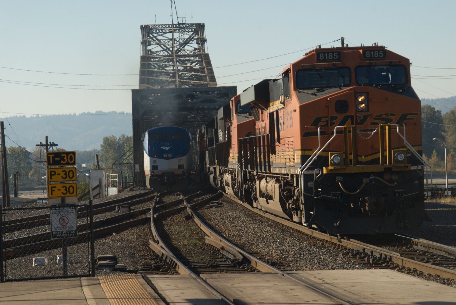 Nikon D200 sample photo. Train, bnsf, bridge photography