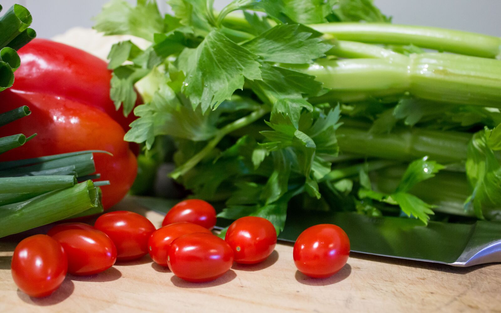 Canon EOS 60D sample photo. Fresh produce, salary, tomatoes photography