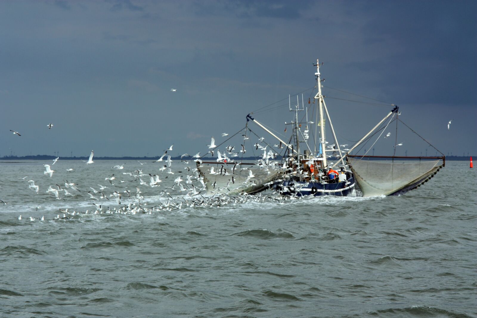 Canon EOS 450D (EOS Rebel XSi / EOS Kiss X2) sample photo. North sea, fishing vessel photography