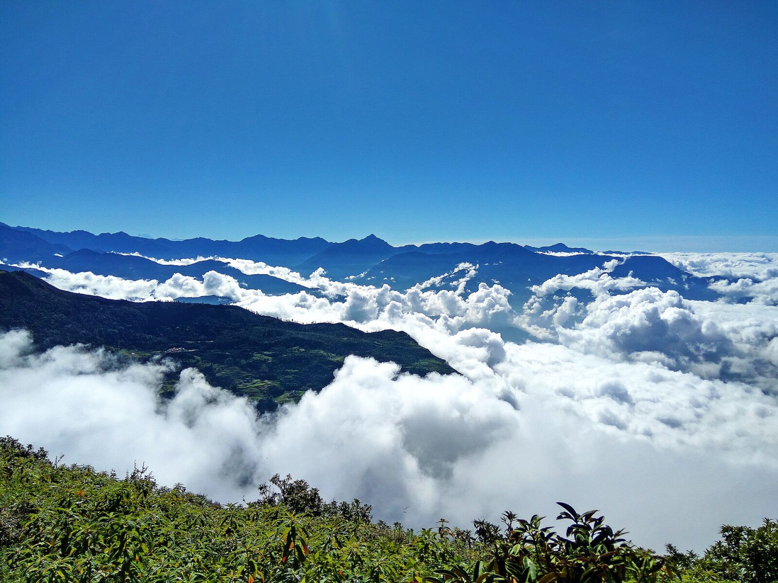Xiaomi Redmi Note 3 sample photo. Mountain and cloud, nepal photography