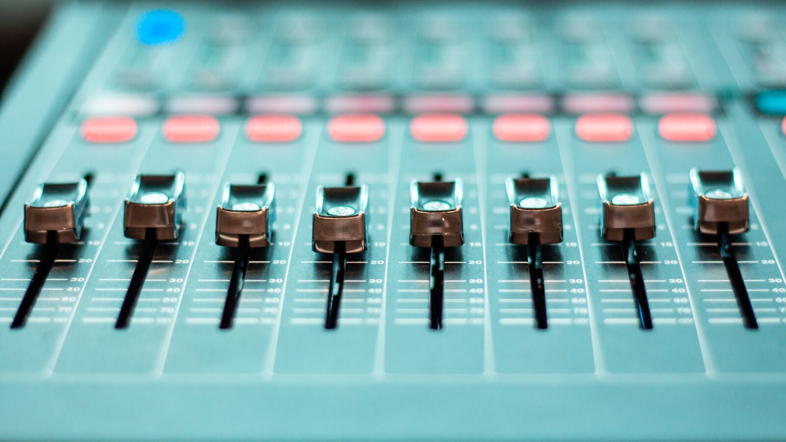 Canon EOS 700D (EOS Rebel T5i / EOS Kiss X7i) sample photo. Fader, volume control, audio photography