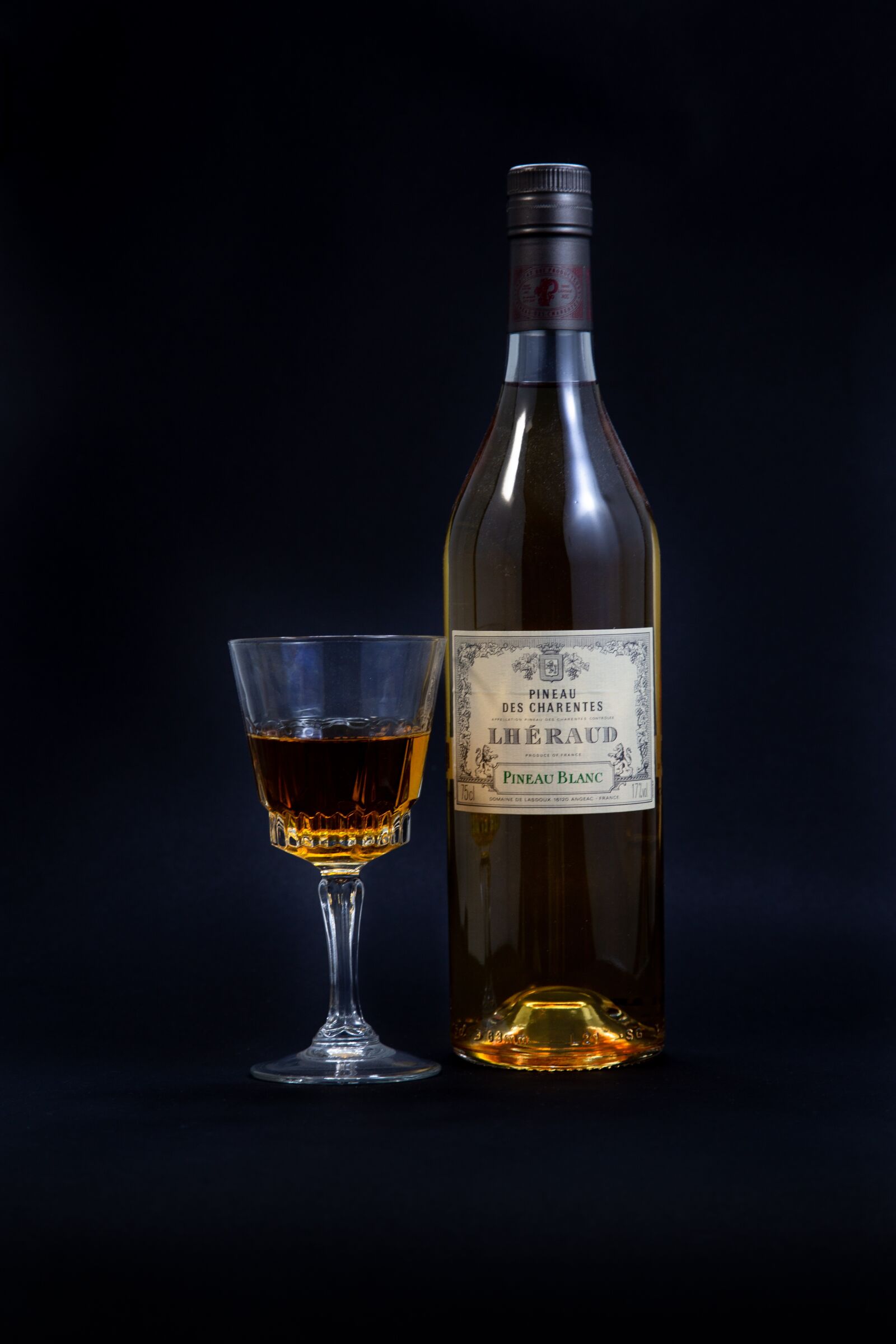 Canon EOS 6D + Canon EF 24-105mm F4L IS USM sample photo. Wine, white wine, pineau photography