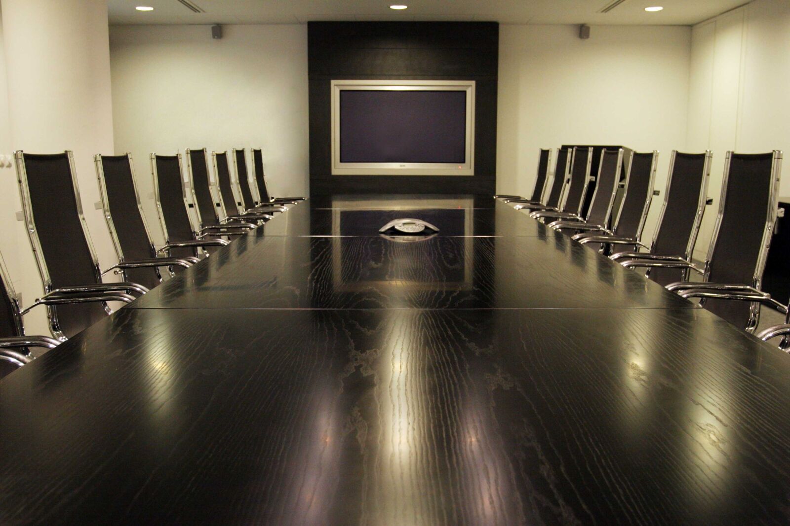 Canon EOS 20D sample photo. Iocenters, conference room, meeting photography