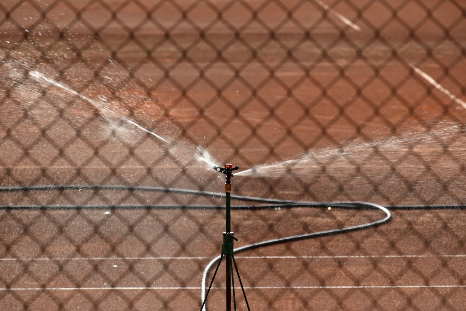 Nikon D5500 sample photo. Hose, irrigation, spraying, tennis photography