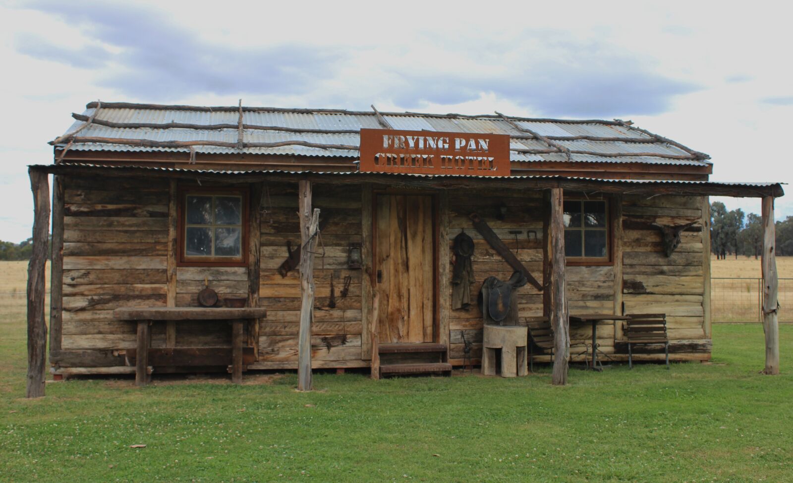 Canon EOS 600D (Rebel EOS T3i / EOS Kiss X5) sample photo. Outback shed, man cave photography