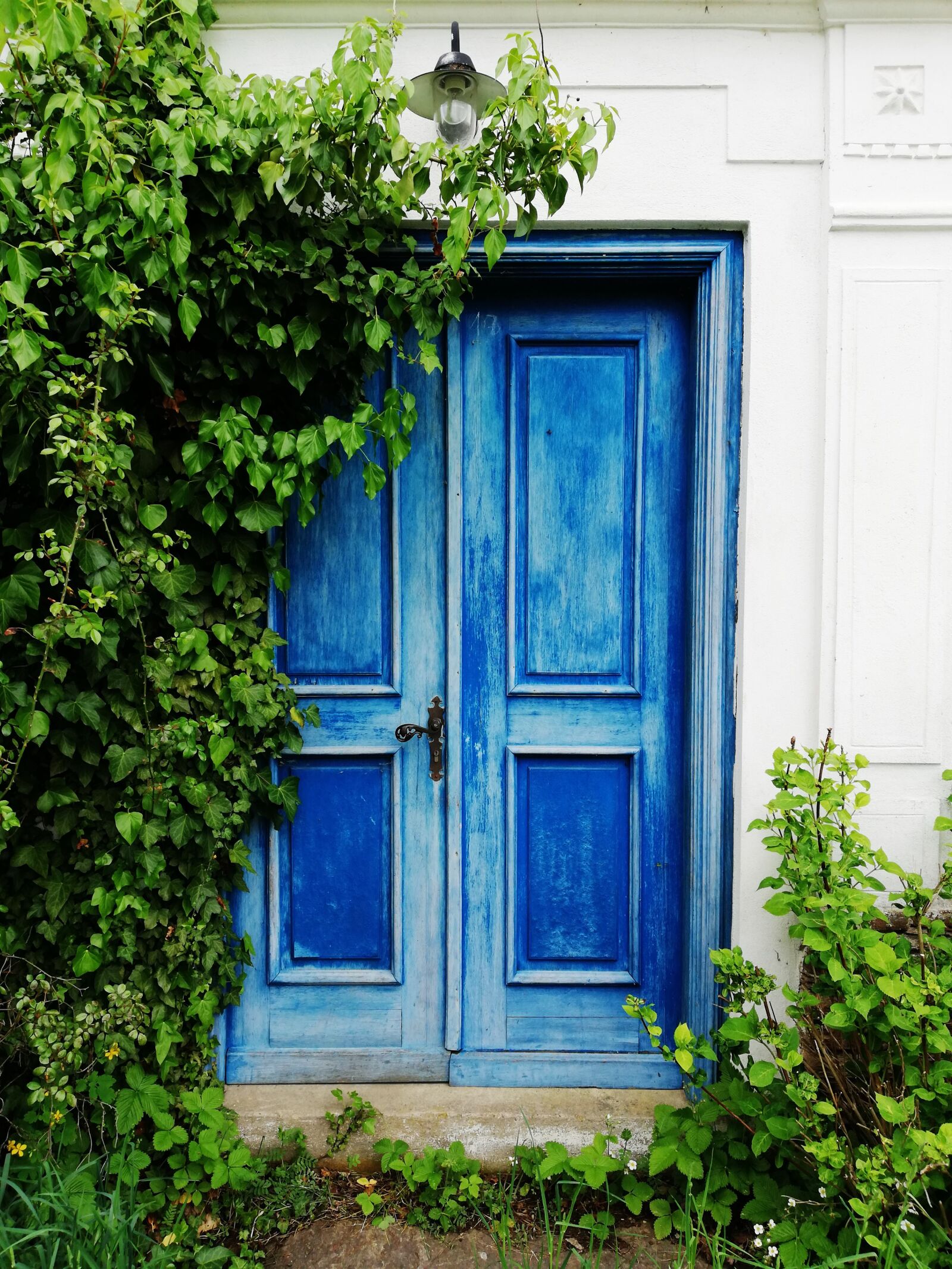 HUAWEI Mate 10 Lite sample photo. Blue door, door, blue photography