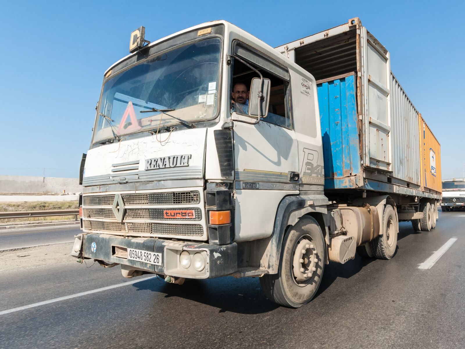Nikon D90 sample photo. Truck, road, tipaza photography