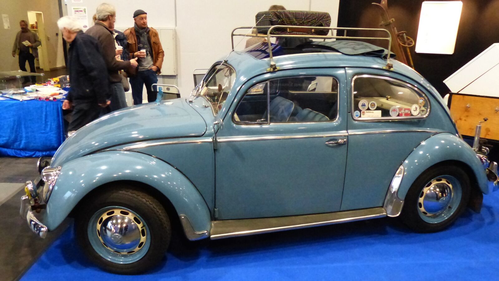 Panasonic Lumix DMC-FZ200 sample photo. Fair, exhibition, oldtimer photography