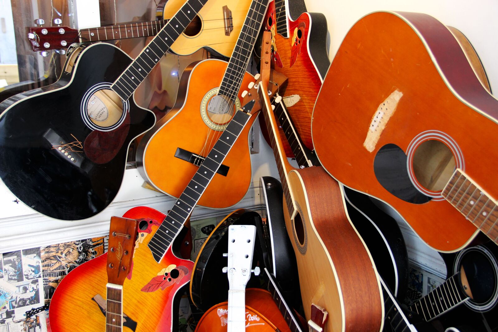Canon EF-S 18-135mm F3.5-5.6 IS sample photo. Guitars, musical instruments, music photography