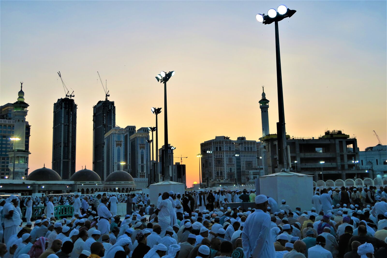 Canon PowerShot G7 X sample photo. People, the crowd, sunset photography
