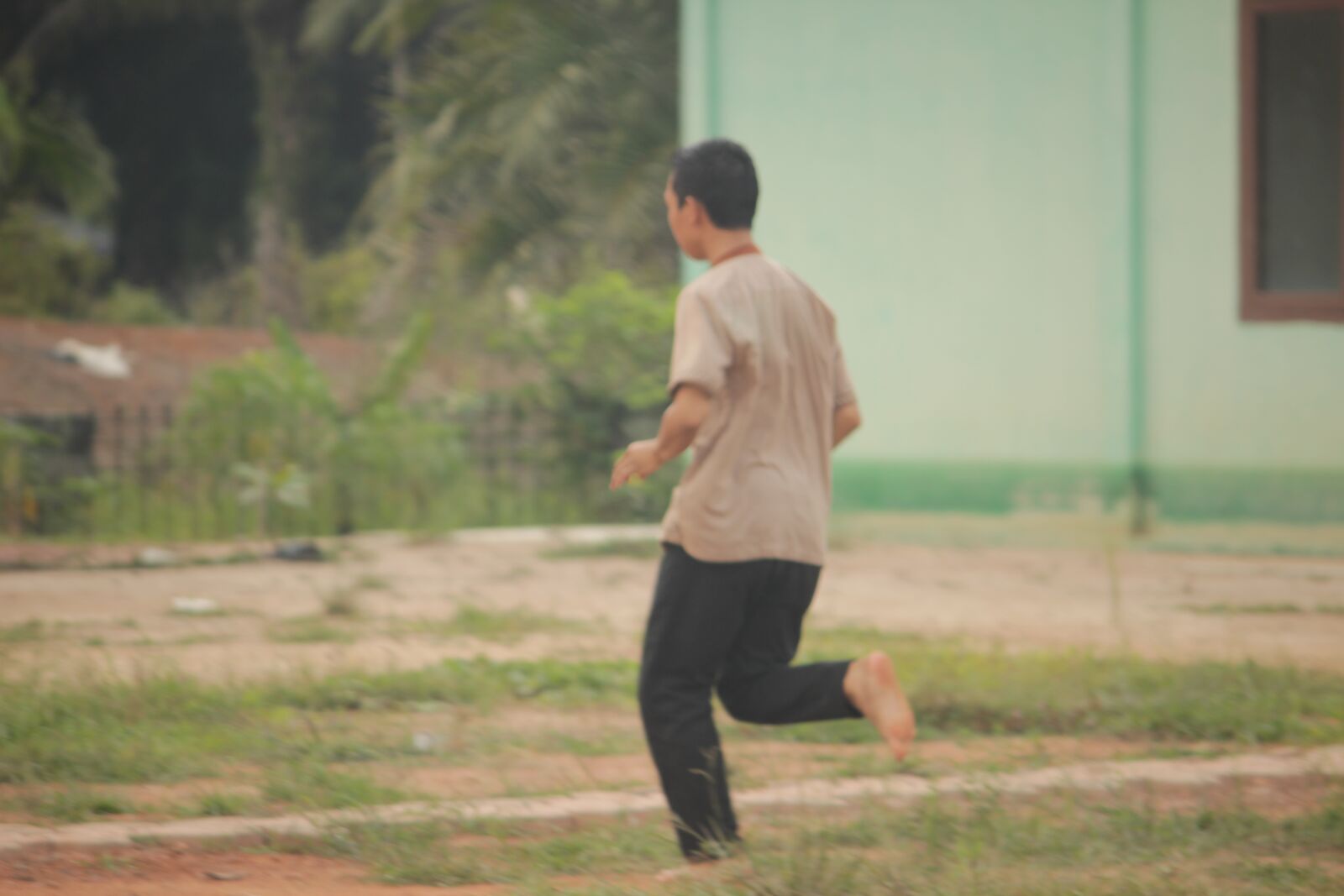 Canon EOS 600D (Rebel EOS T3i / EOS Kiss X5) sample photo. Bergegas, sebelum, terlambat photography