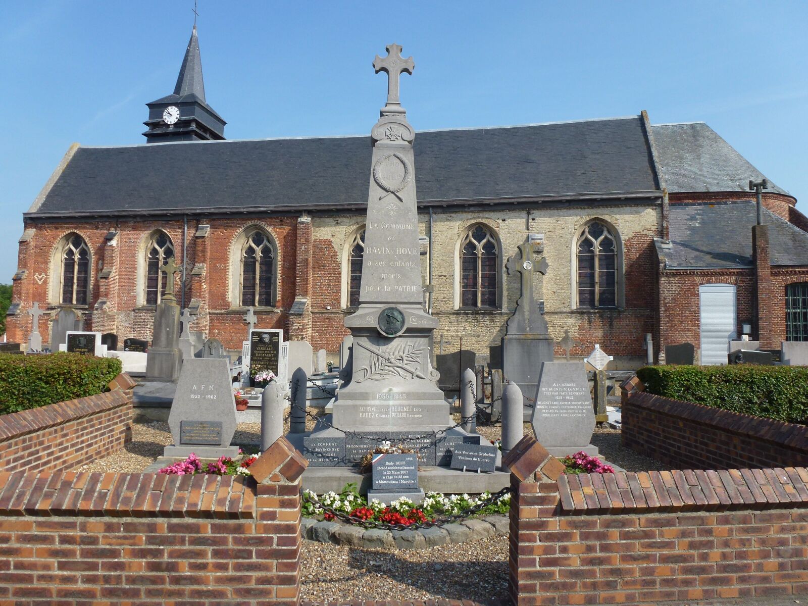 Panasonic Lumix DMC-ZS10 (Lumix DMC-TZ20 / Lumix DMC-TZ22) sample photo. Bavinchove, war memorial, france photography