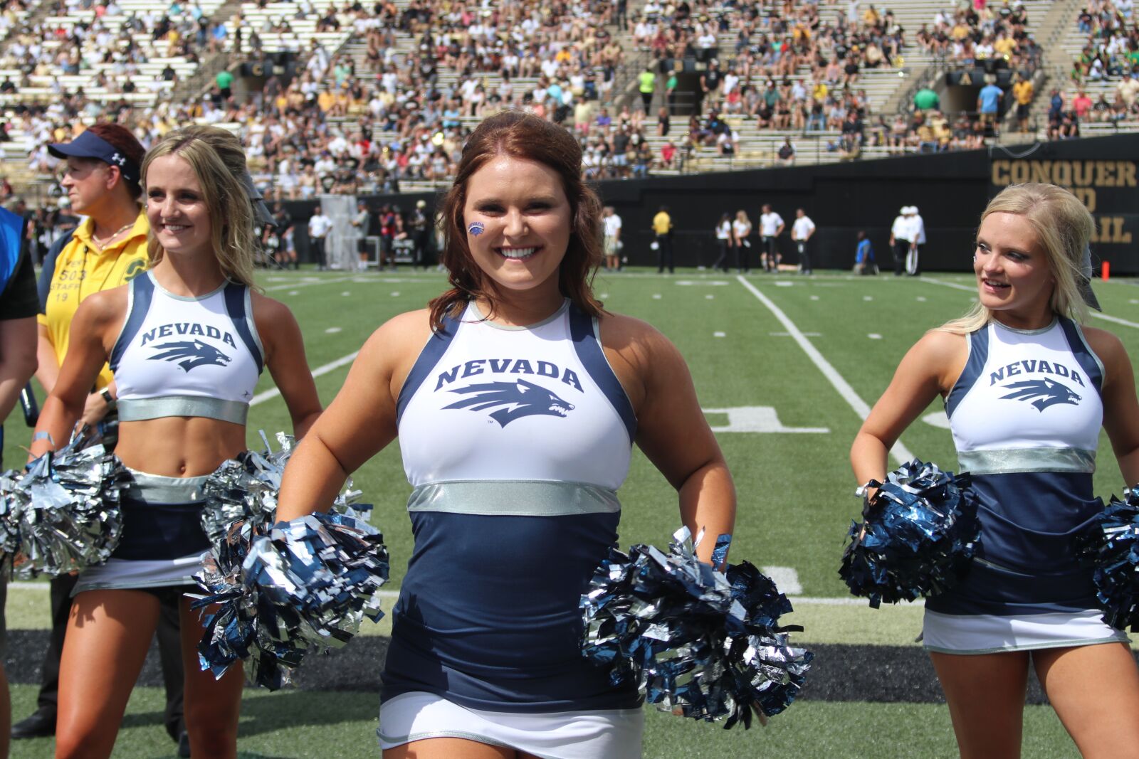 Canon EOS 80D sample photo. Cheerleaders, sports, football photography