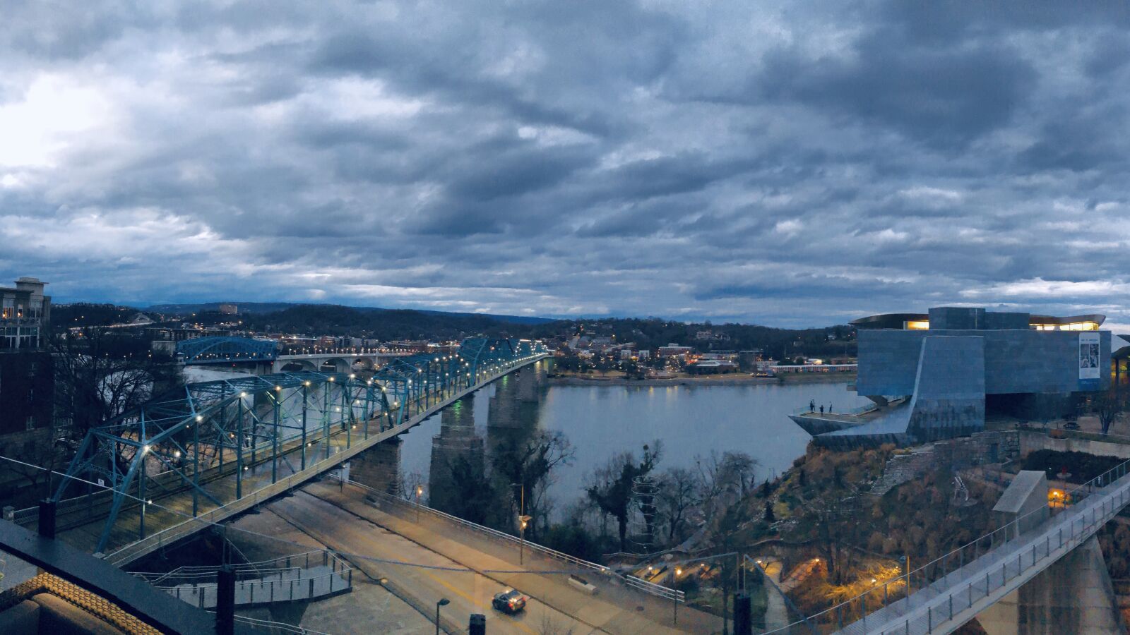 iPhone 8 back camera 3.99mm f/1.8 sample photo. Chattanooga, walnut st, bridge photography