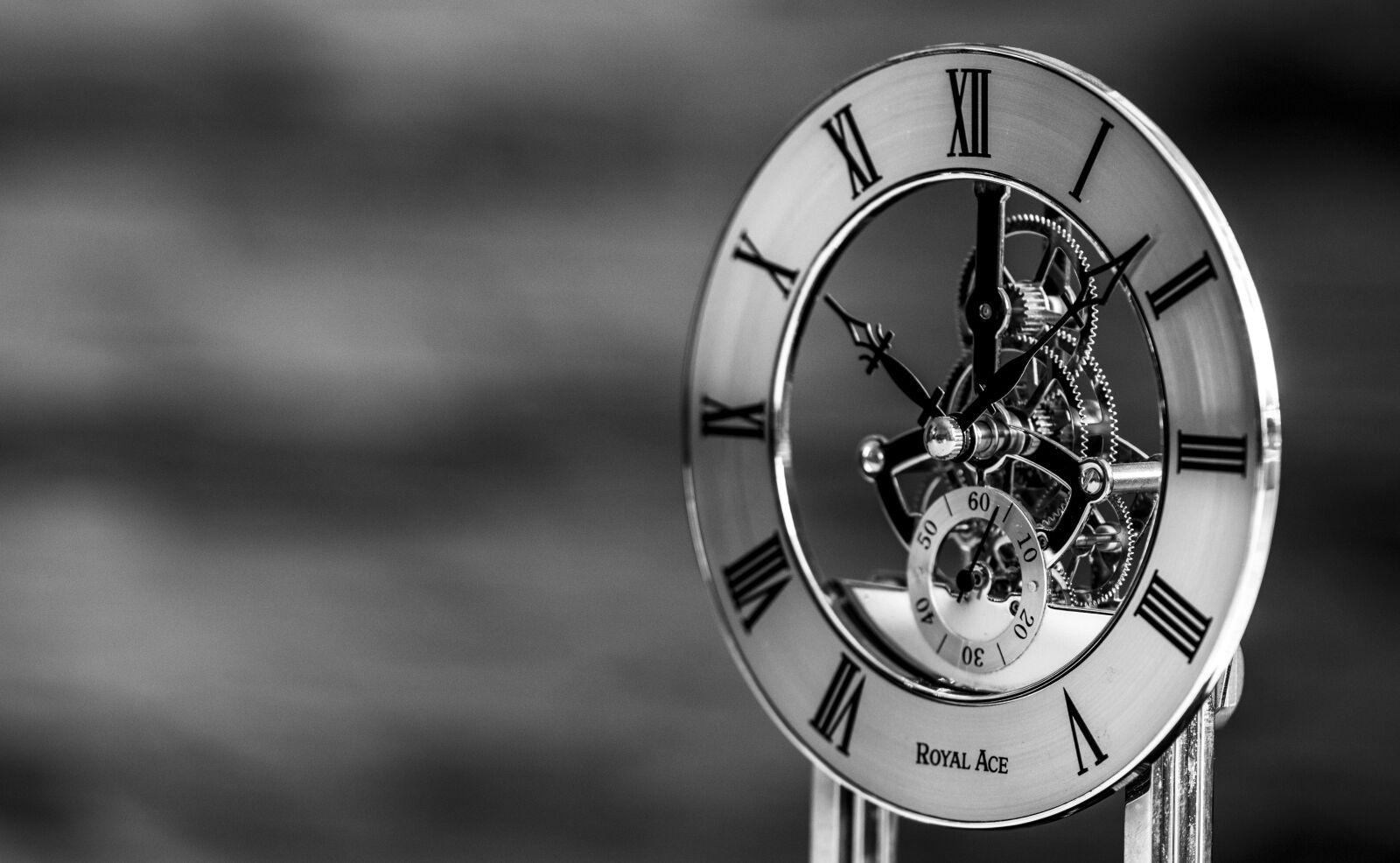 Canon EOS 800D (EOS Rebel T7i / EOS Kiss X9i) sample photo. Clock, watch, time photography