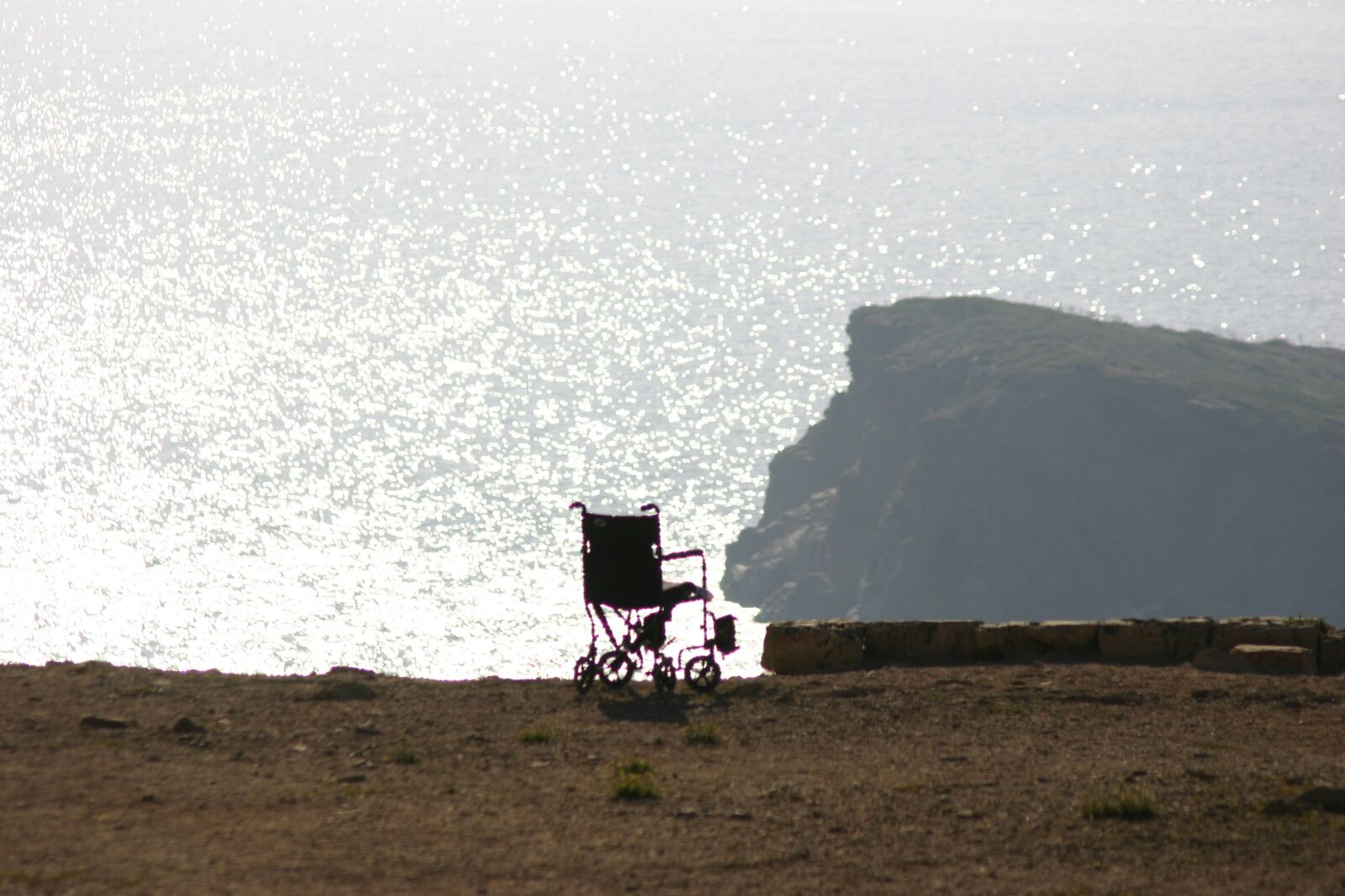 Canon EOS 300D (EOS Digital Rebel / EOS Kiss Digital) sample photo. Wheelchair, sun, sea photography