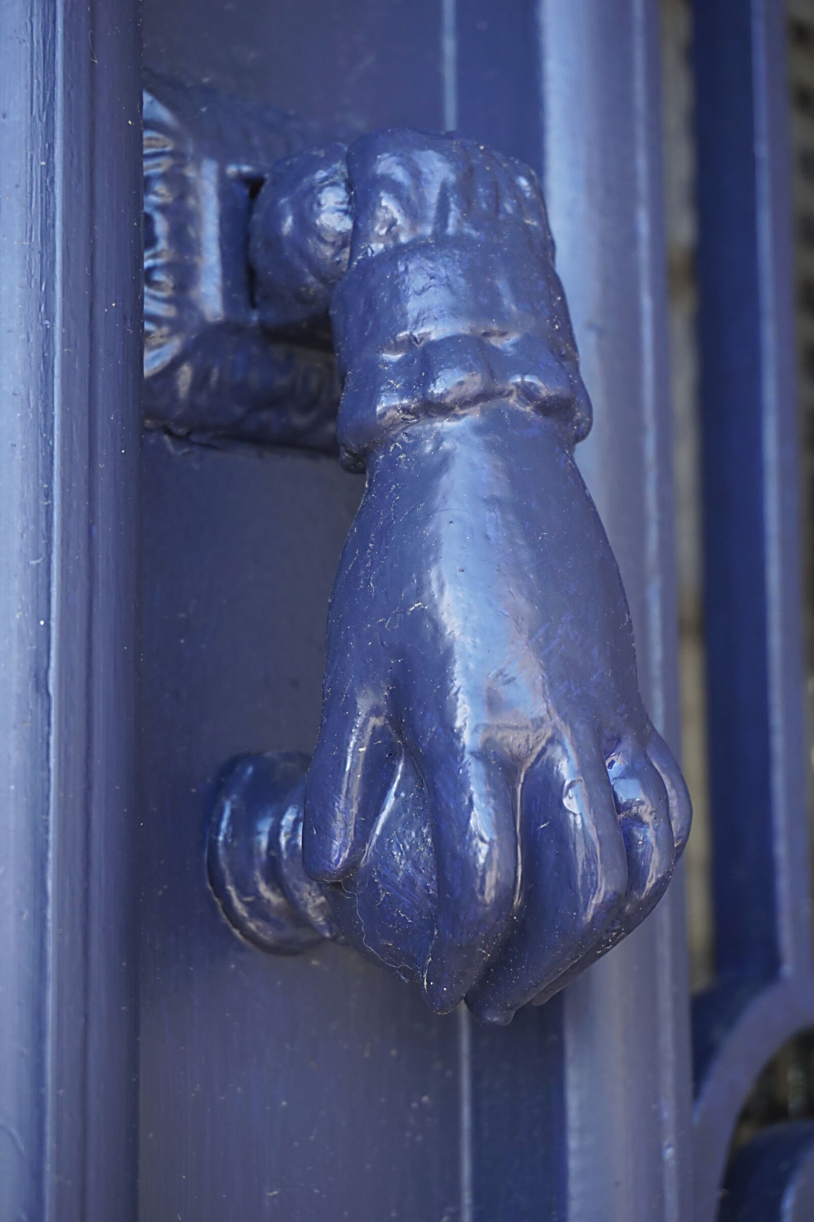 Sony a6000 sample photo. Knocker, handle, hand photography