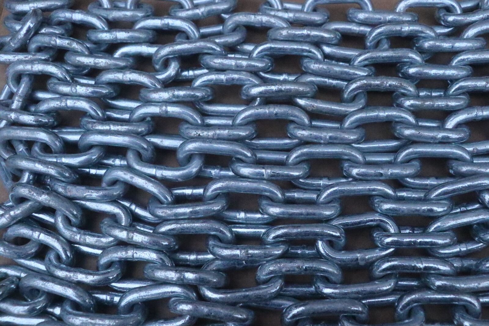 Canon EOS 7D Mark II sample photo. Chain, links, protection photography