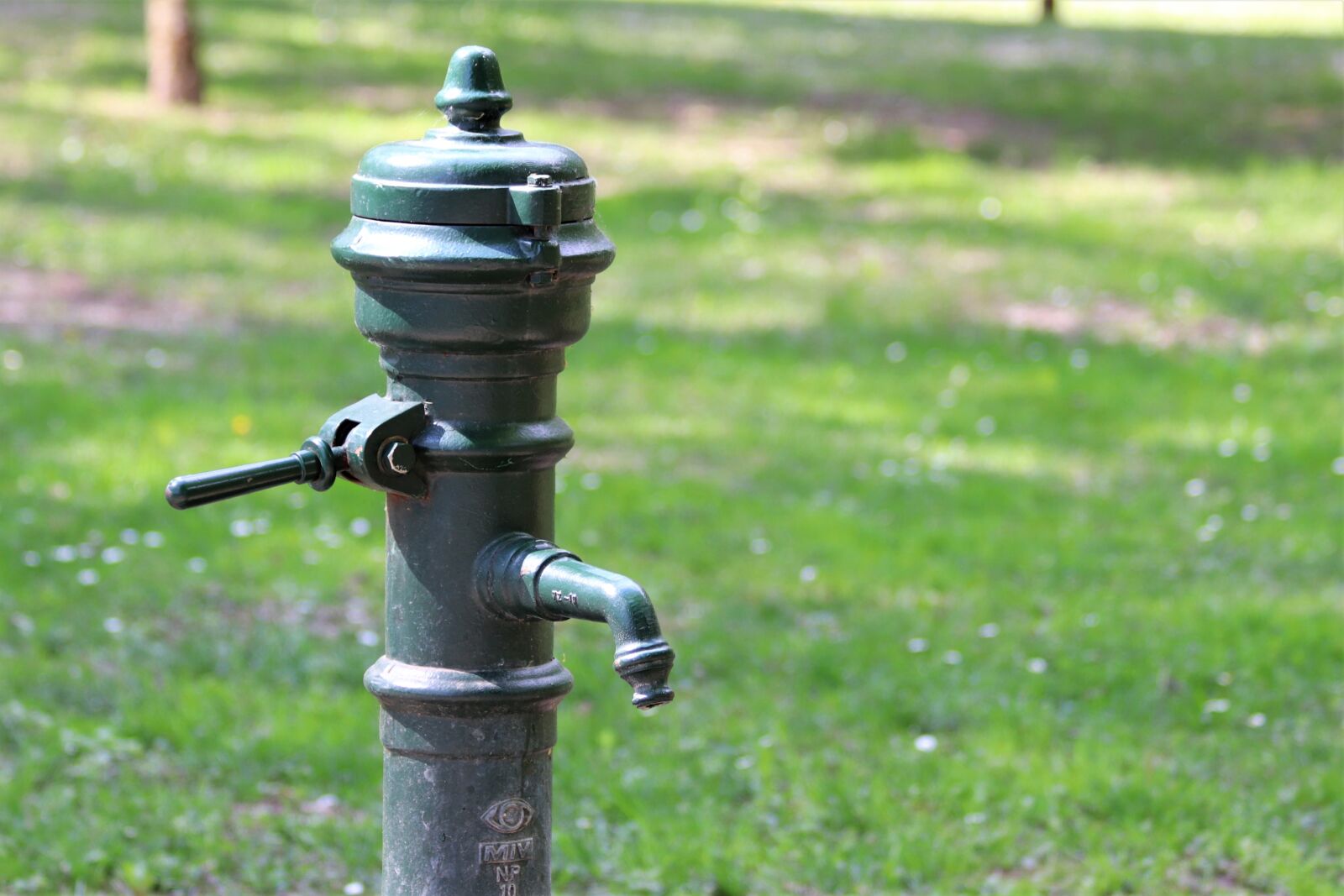 Canon EOS 200D (EOS Rebel SL2 / EOS Kiss X9) sample photo. Water pump, hydrant, drinkable photography