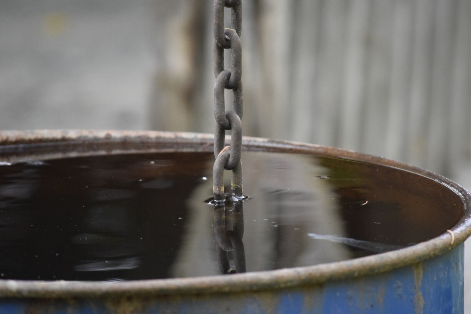 Nikon D5300 sample photo. Drum container, chain, metal photography