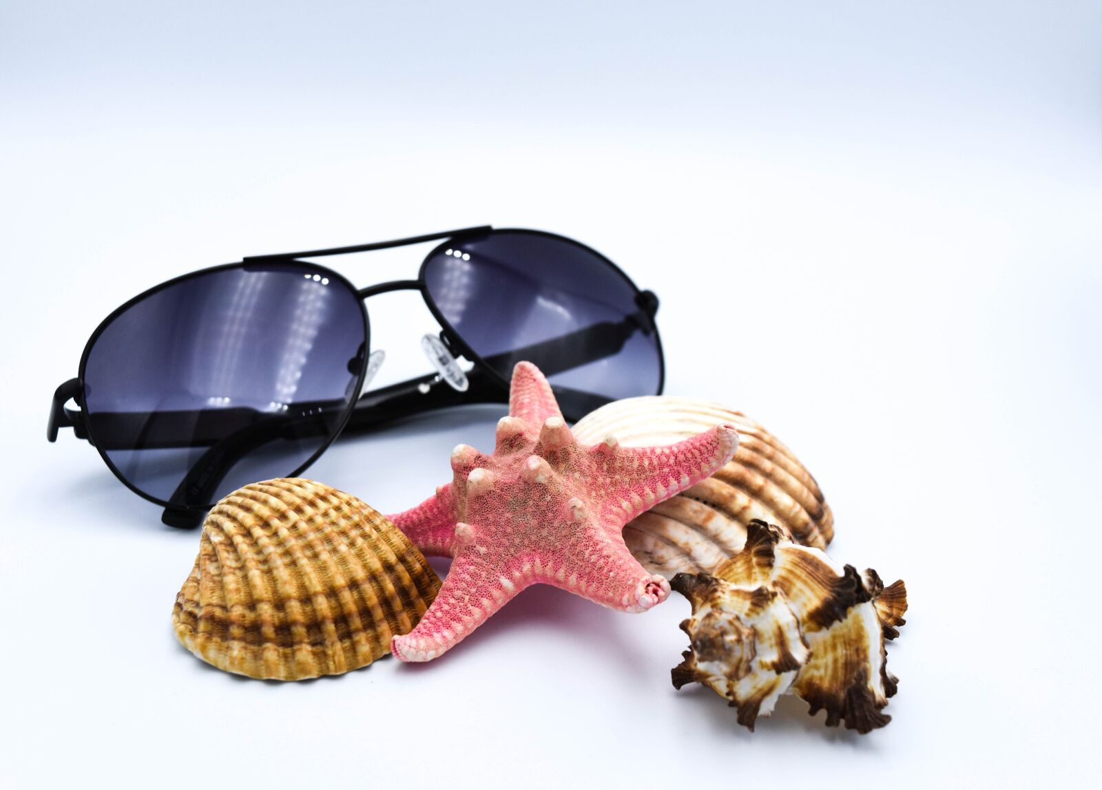 Nikon D7200 sample photo. Sunglasses, seashell, summer photography