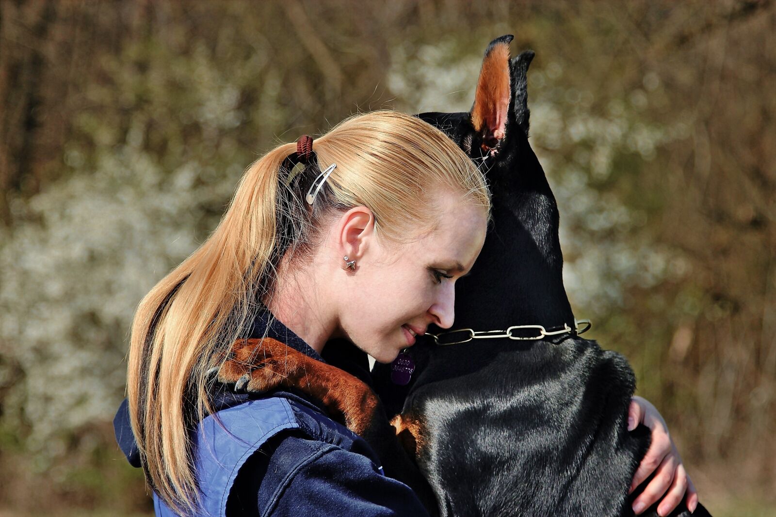 Canon EOS 600D (Rebel EOS T3i / EOS Kiss X5) sample photo. Doberman, dog, hug photography