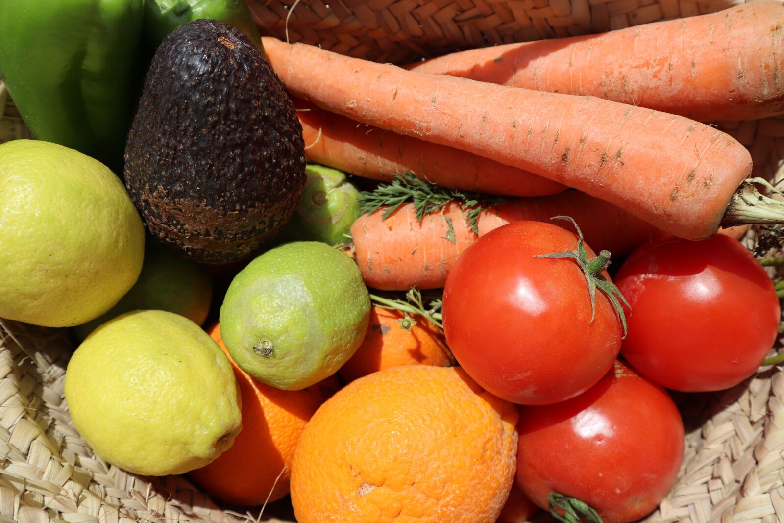 Canon EF-M 15-45mm F3.5-6.3 IS STM sample photo. Vegetables, fruit, raw photography