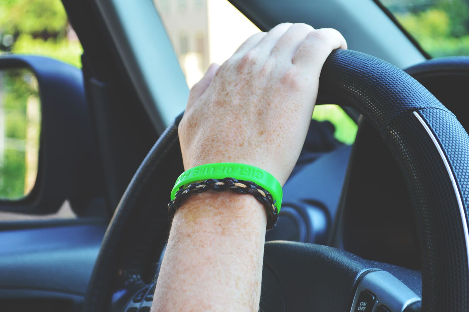 Nikon D3200 sample photo. Hand, steering wheel, car photography