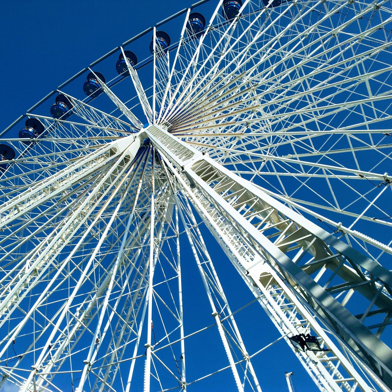 Samsung Galaxy S2 sample photo. Funfair, ferris wheel, summer photography