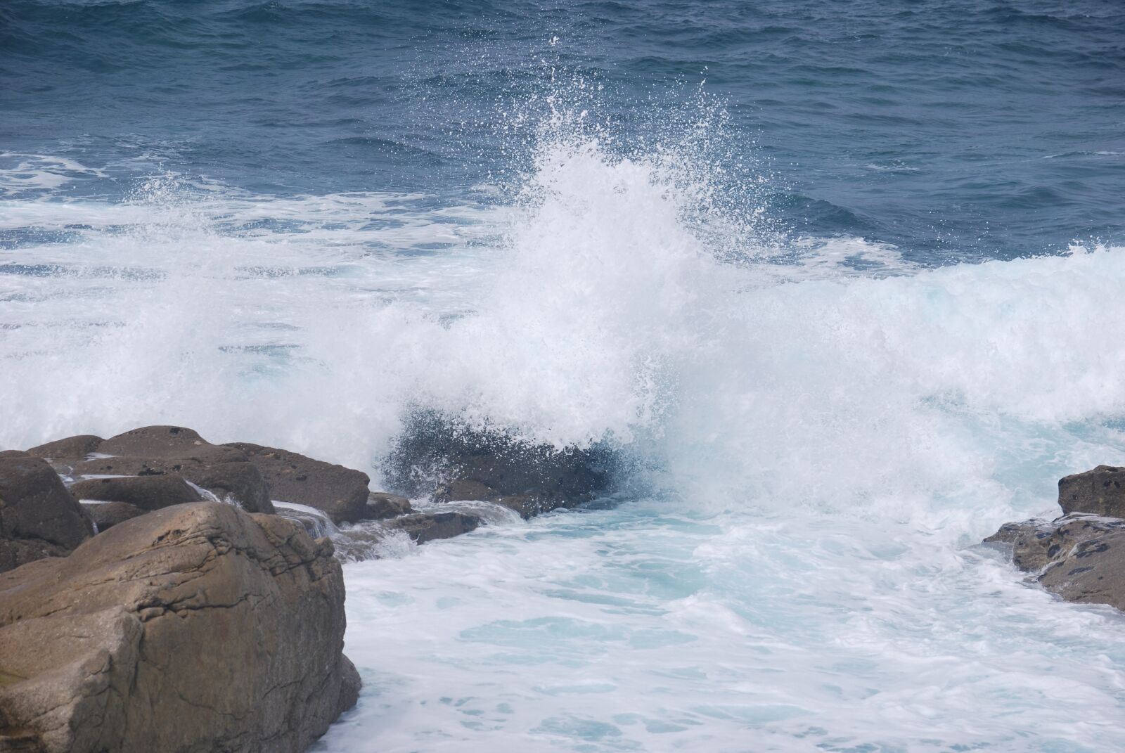 Nikon D60 sample photo. Sea, brittany, wave photography