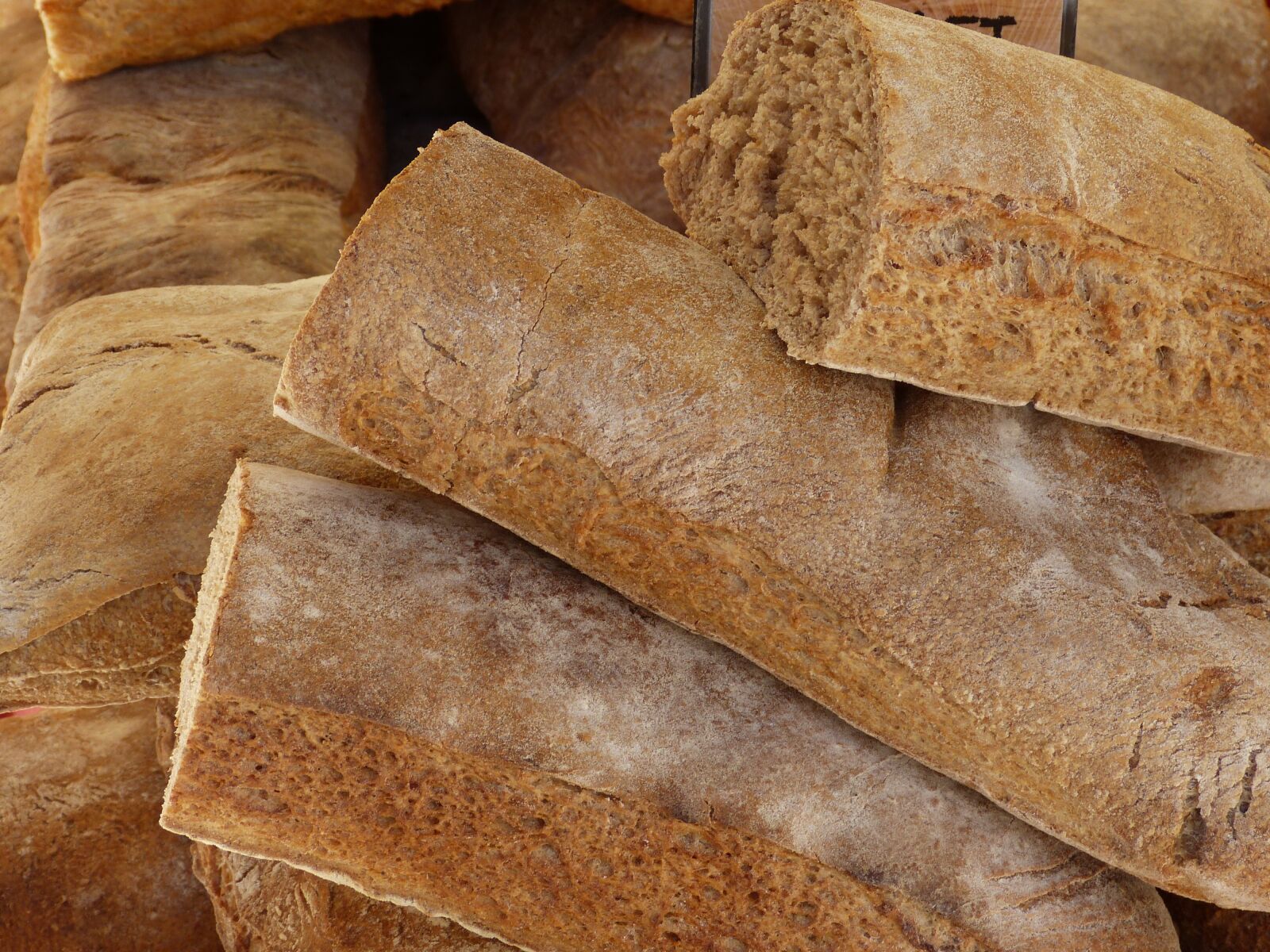 Panasonic Lumix DMC-FZ150 sample photo. Bread, market, market stall photography