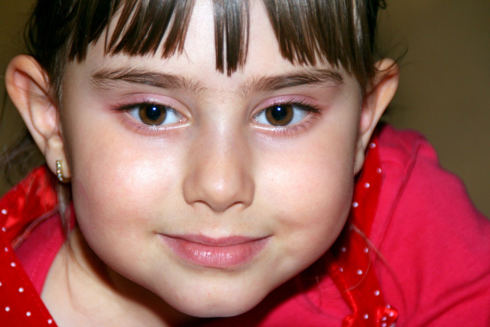 Canon EOS 400D (EOS Digital Rebel XTi / EOS Kiss Digital X) sample photo. Girl, brown eyes, portrait photography