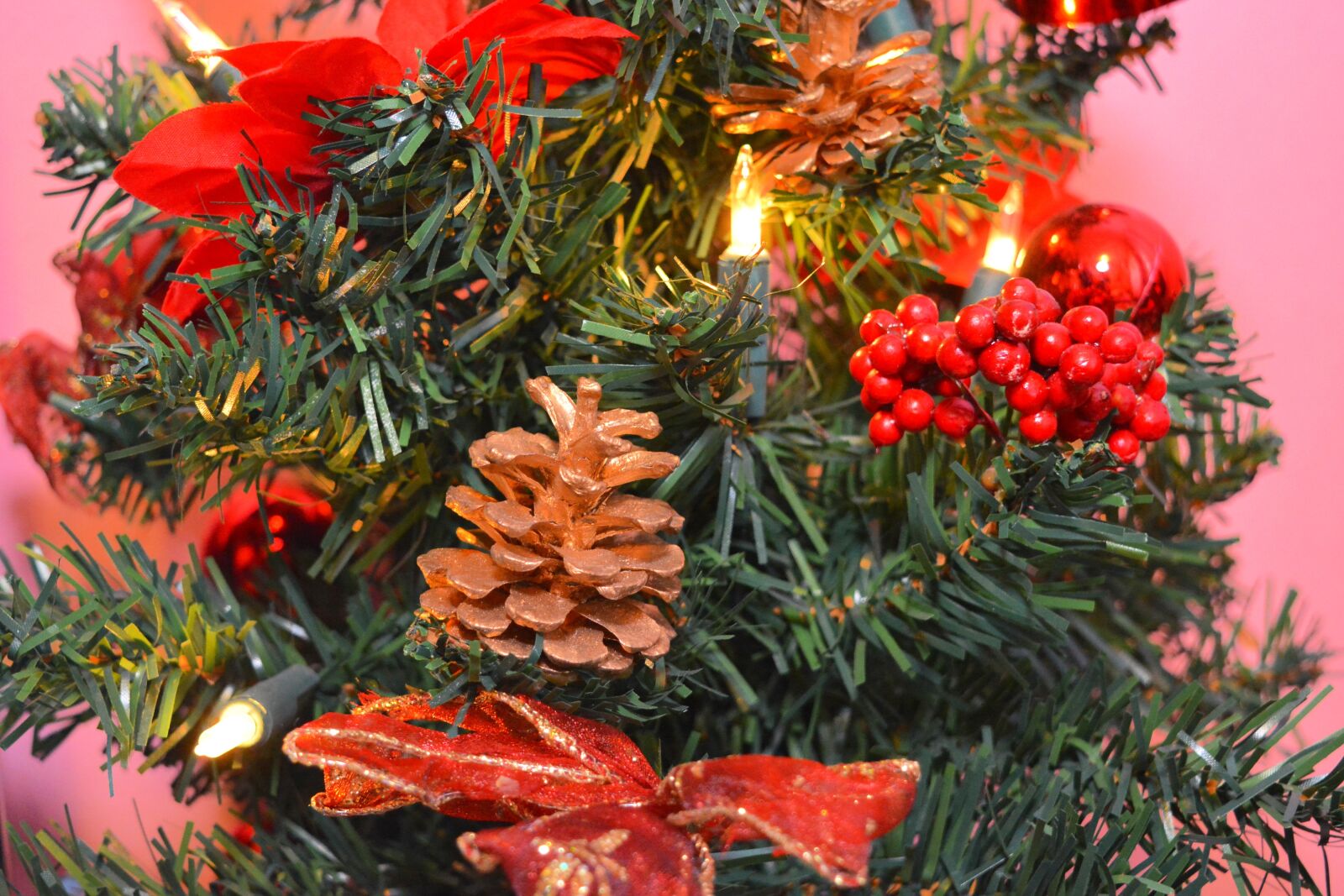 Nikon D5200 sample photo. Christmas, brad, artificial christmas photography