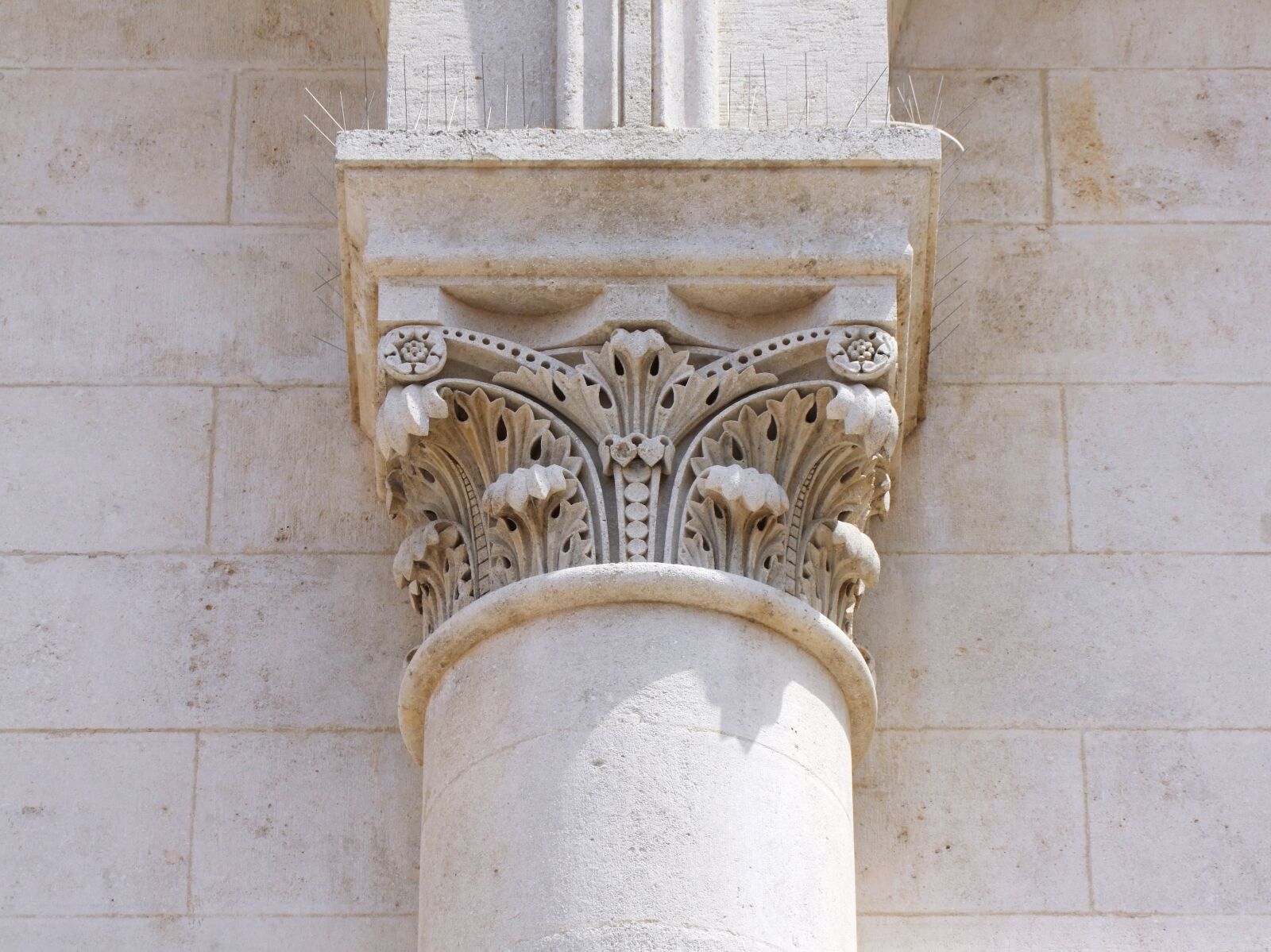 Fujifilm FinePix S100fs sample photo. Pillar of stone, ornament photography