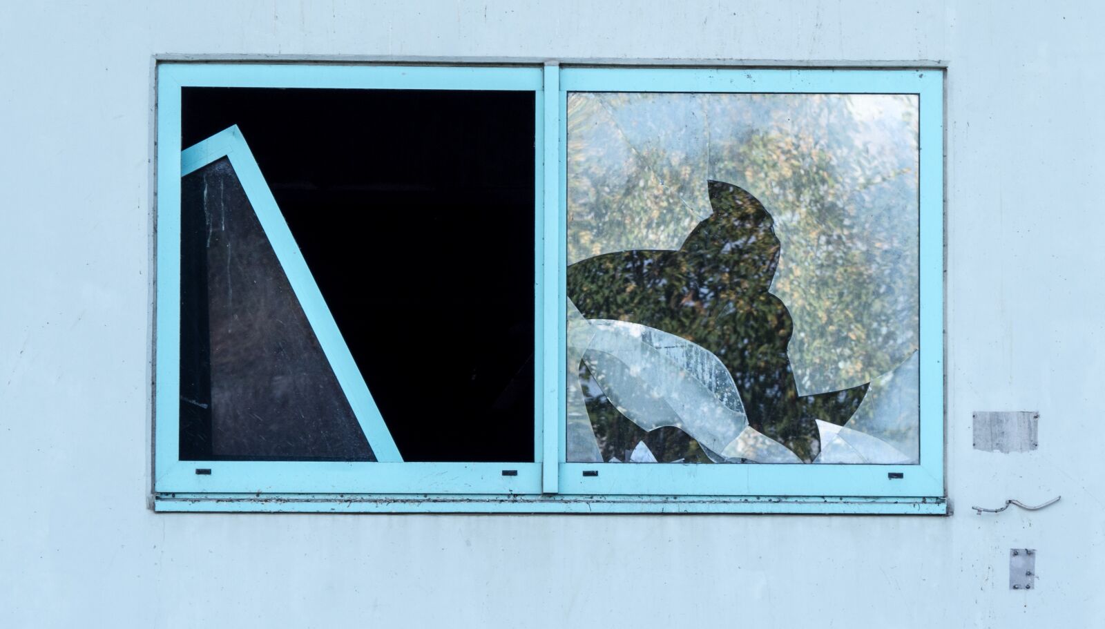 Olympus OM-D E-M10 II sample photo. Window, site, architecture photography