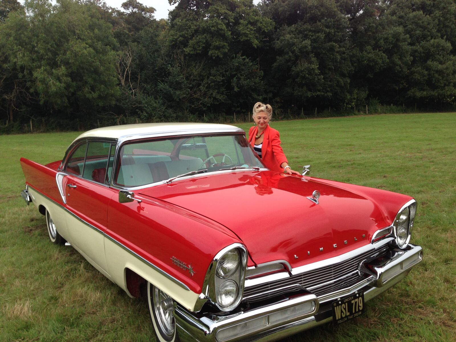 iPhone 5 back camera 4.12mm f/2.4 sample photo. Classic, car, girl photography