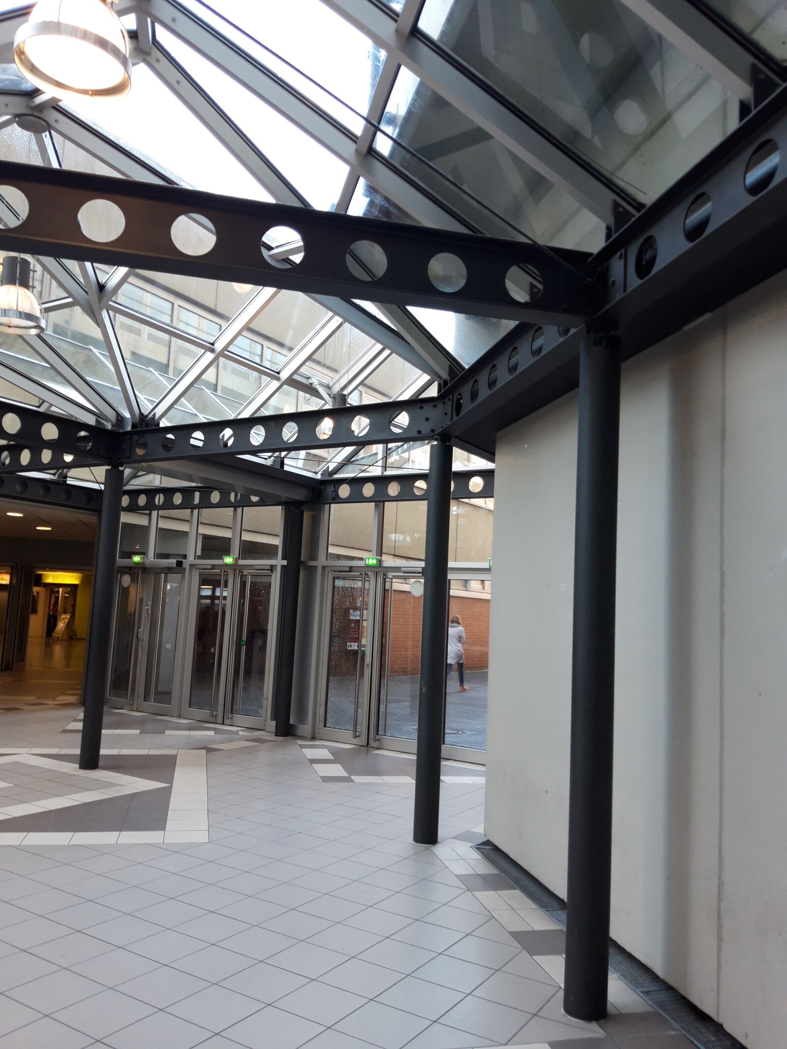 Samsung Galaxy A6 sample photo. Architecture, gallery, modern photography