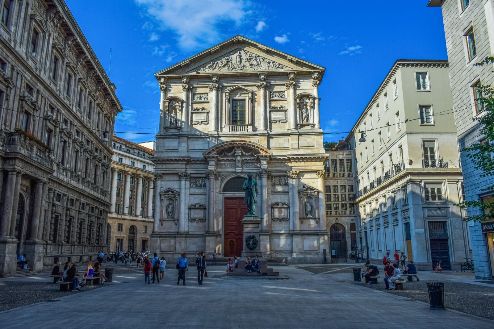 Nikon D3300 sample photo. Italy, milano, square photography